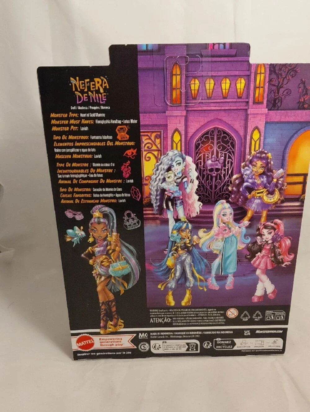 Monster High Nefera De Nile Doll with Pet Scarab Lavish and 7 Accessories